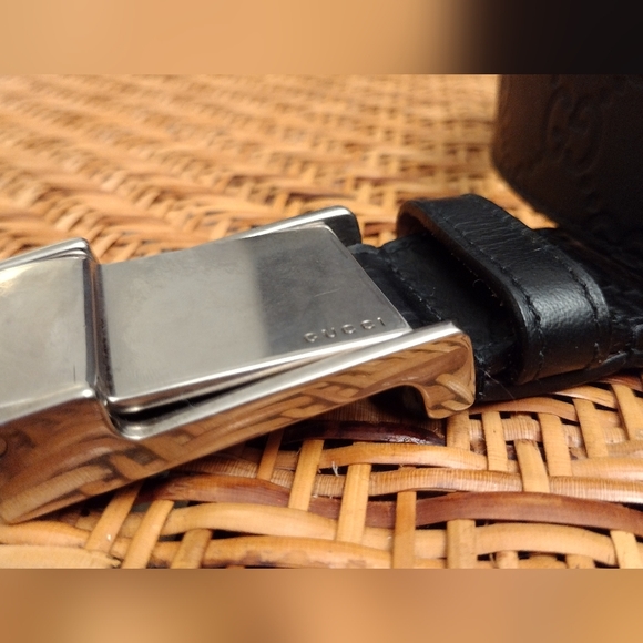 Gucci Signature Embossed Monogram Black Leather Belt - Picture 15 of 17